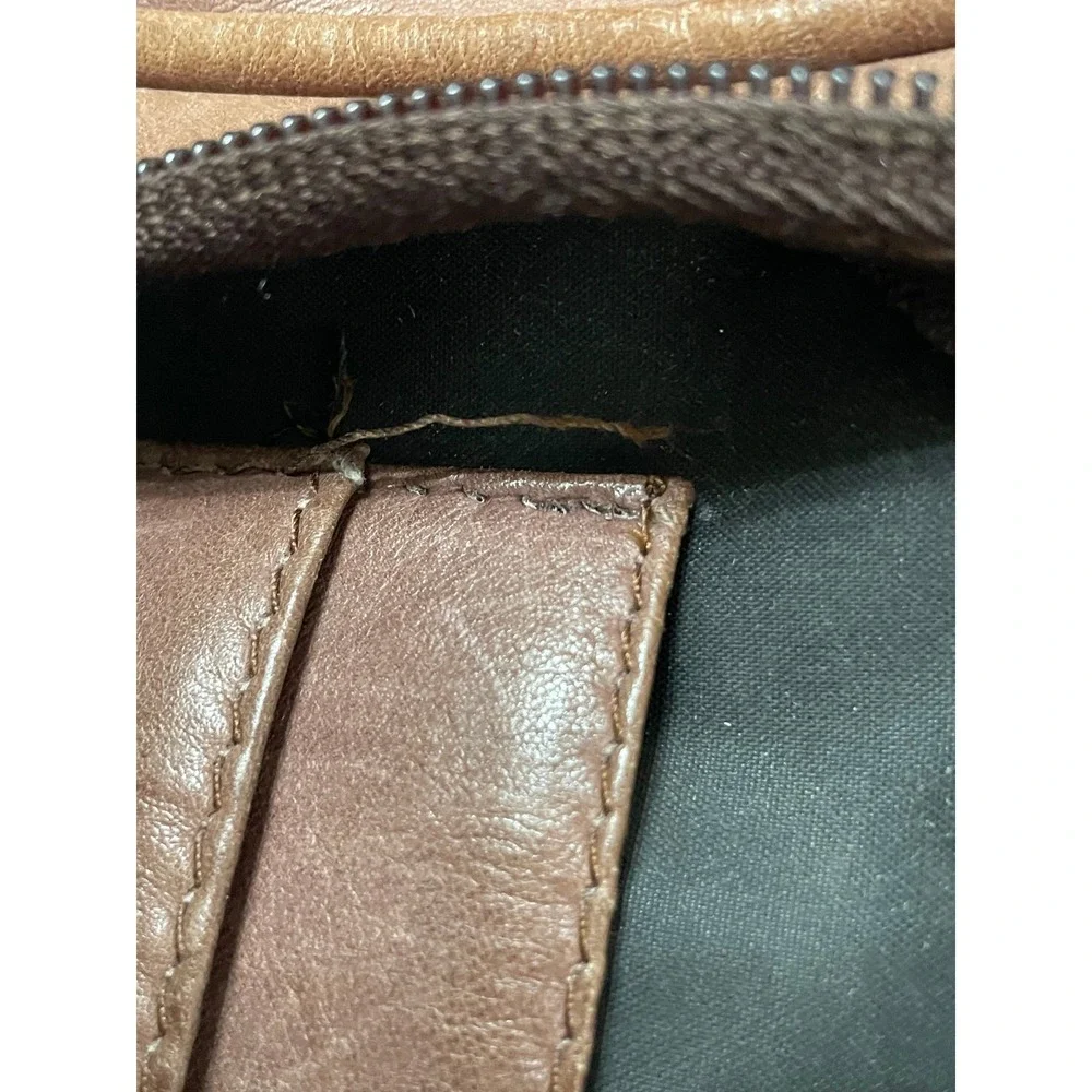 VTG. Brown Leather Messenger Bag Handcrafted in Colombia Multi-Pocket Crossbody